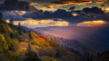 Scenic-photo-of-the-Great-Smoky-Mountains-National-Park-one-of-the-best-national-parks-in-USA